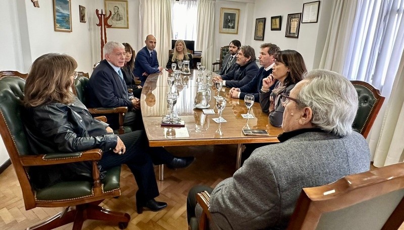 Ministro Cúneo Libarona con los integrantes del TSJ.