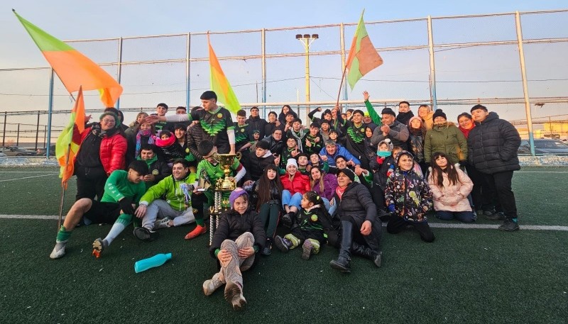 El Trueno Verde, su gente y la copa. (Foto: Dep. Junín)