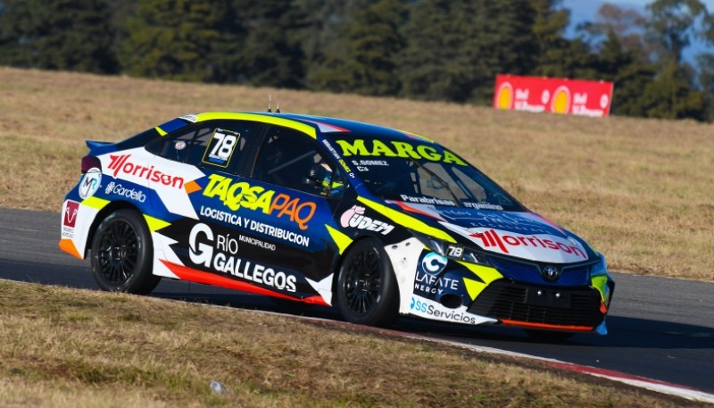 El Toyota Corolla del capitalino a toda velocidad en el Cabalén. (Foto: APAT)