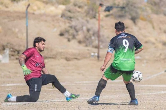 El Verde no se baja de la punta. (Foto: LGM)