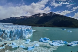 Suspenden navegación del buque turístico tras detectar la presencia de hidrocarburos en el Lago Argentino