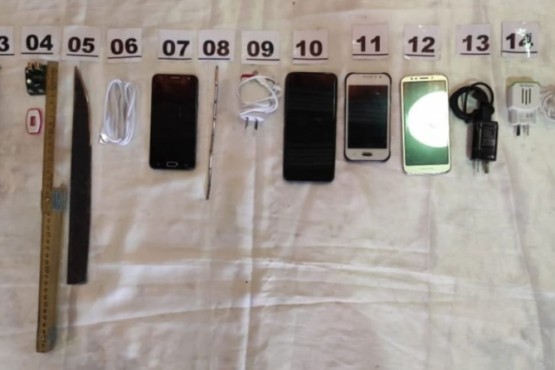 El Servicio Penitenciario secuestró más de 100 celulares, facas y bebidas alcohólicas caseras