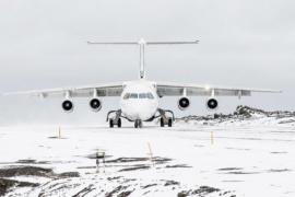 Pino presentó proyecto para unir Ushuaia con la Antártida vía aérea