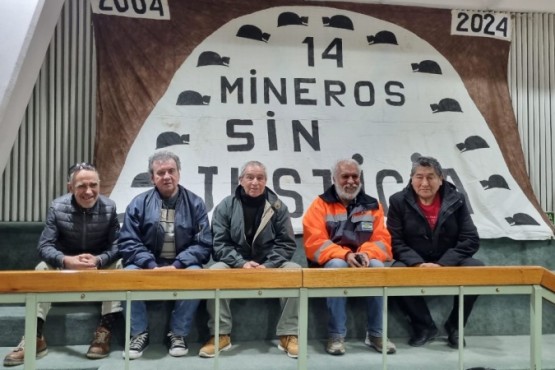 Jubilados de YCRT presentes en la sesión de la Cámara de Diputados. (JCC)