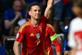 España fue superior y goleó a Croacia en el debut