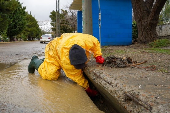 Intensa labor de la Municipalidad de Comodoro Rivadavia ante el temporal.