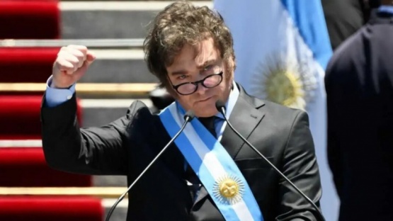 Javier Milei encabeza un acto en Rosario para homenajear a Belgrano