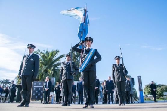 Los cadetes dek ISSA juraron lealtad a la Bandera Nacinal