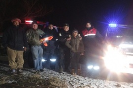 Policía rescata a personas de la estancia El Árbol