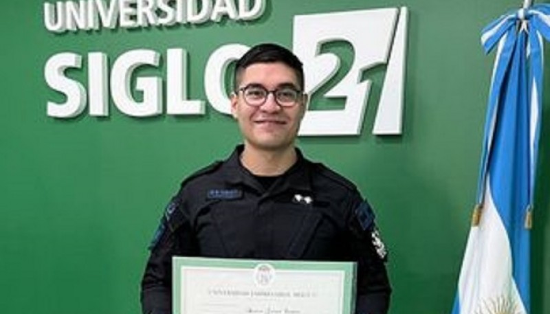 Policía de Santa Cruz cuenta con un nuevo licenciado en abogacía 