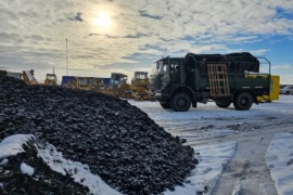Comienzan los traslados de carbón hacia Puerto Deseado debido a las bajas temperaturas