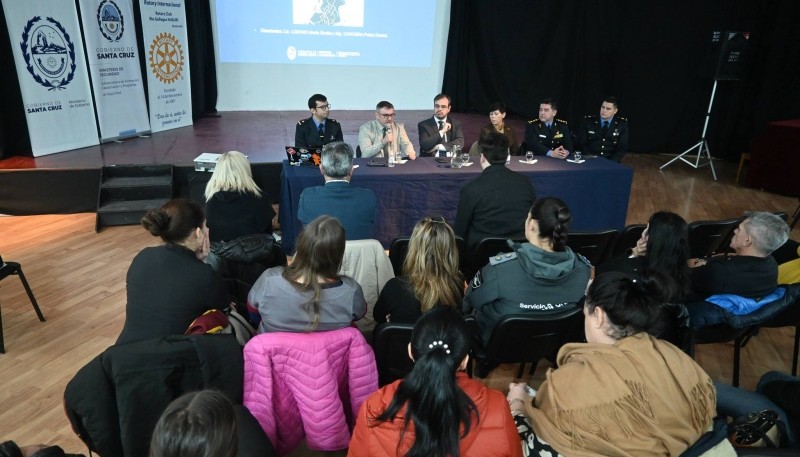 Policía participó del taller de nociones básicas en prevención de suicidio 