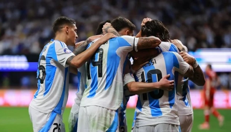 Con varias modificaciones, Argentina cierra el Grupo A contra Perú. Foto: NA/Reuters