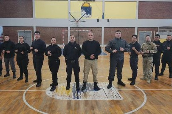 Capacitación de Reválida y Entrenamiento del Bastón Tonfa Policial en El Calafate