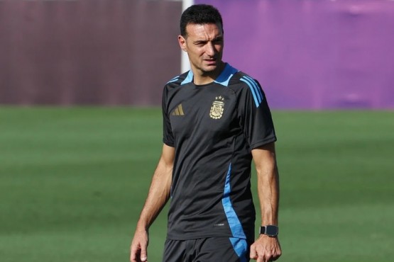  El entrenador de Argentina Lionel Scaloni durante el entrenamiento Foto NA: REUTERS/Agustin Marcarian