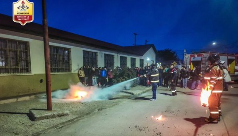 Bomberos continúa capacitando a establecimientos educativos 