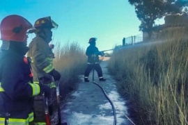 Bomberos sofocaron incendio sobre pasturas