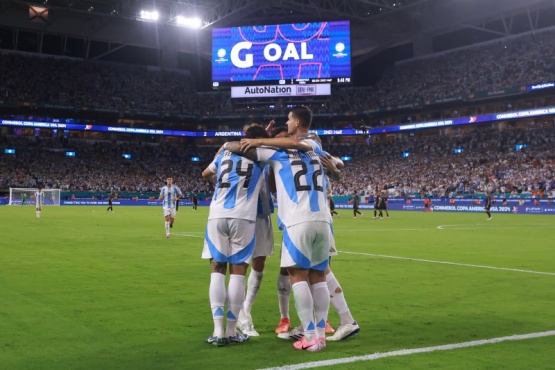 La Selección Argentina enfrenta a Ecuador en busca de un lugar en la semifinal