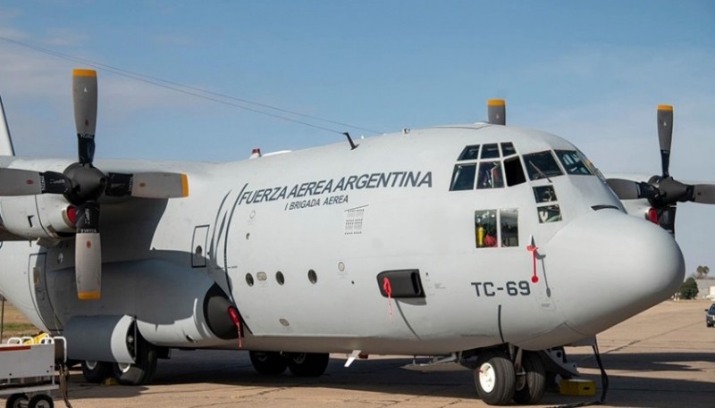 El Ministro de Defensa encabezó el acto de recepción del avión Hércules.
