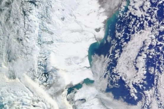 Foto de la NASA muestra a la Patagonia tapada de nieve