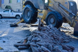 Personal de Obras Viales abocado al despeje de calles por acumulación de escarcha