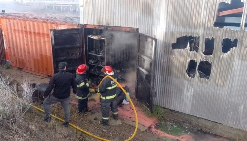 Personal de Bomberos trabajó en el lugar. (Alberto Quintanal) 