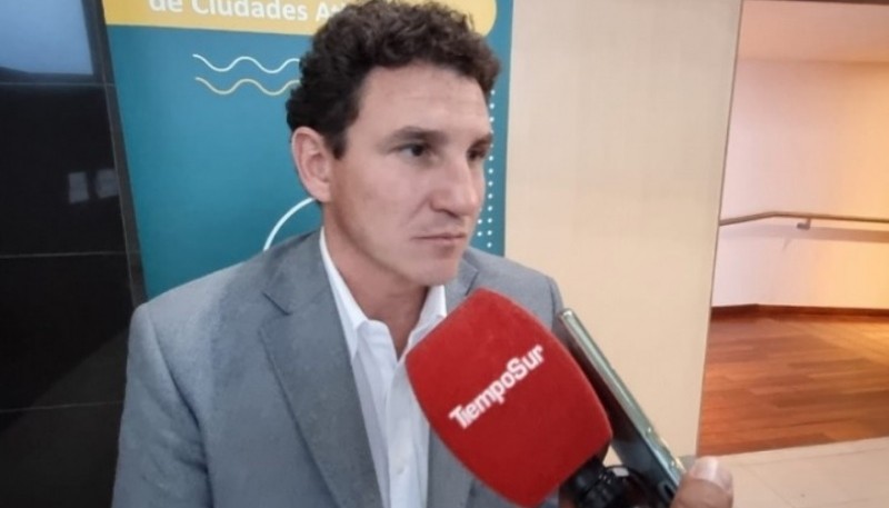 Agustín de la Fuente: “El Gobernador iniciará un programa de ordenamiento de todos los puertos provinciales”