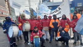 Trabajadores de YCRT reclamaron por deudas, retiros y la Ley Bases