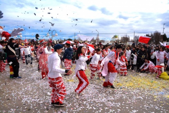 noticiaspuertosantacruz.com.ar - Imagen extraida de: https://www.tiemposur.com.ar/info-general/inscripciones-abiertas-para-tradicional-desfiles-de-carrozas