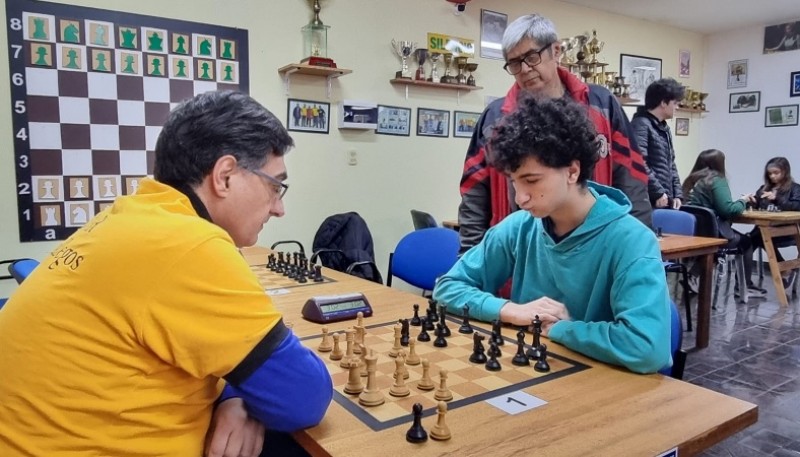 El campeón (izquierda) y su escolta (derecha), se enfrentaron en la tercera ronda.