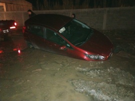 Un rodado cayó en una zanja sin marcación