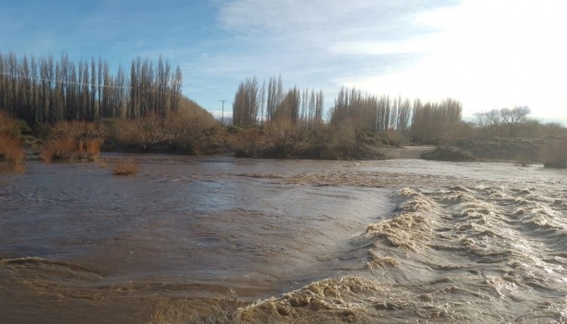 Gran inundación en Los Antiguos por la crecida del Río.