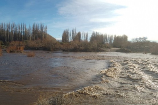 Gran inundación en Los Antiguos por la crecida del Río.