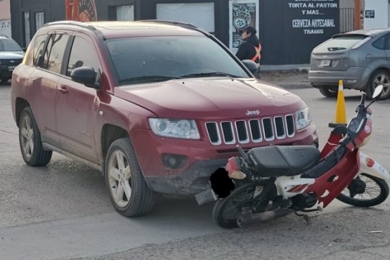 Camioneta chocó contra una motocicleta 