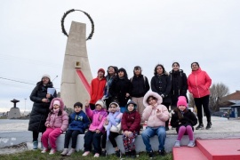 Niños y niñas de 28 de Noviembre visitaron la oficina municipal de Malvinas