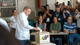 Votó González Urrutia: "Hoy comienza la reconciliación de los venezolanos"