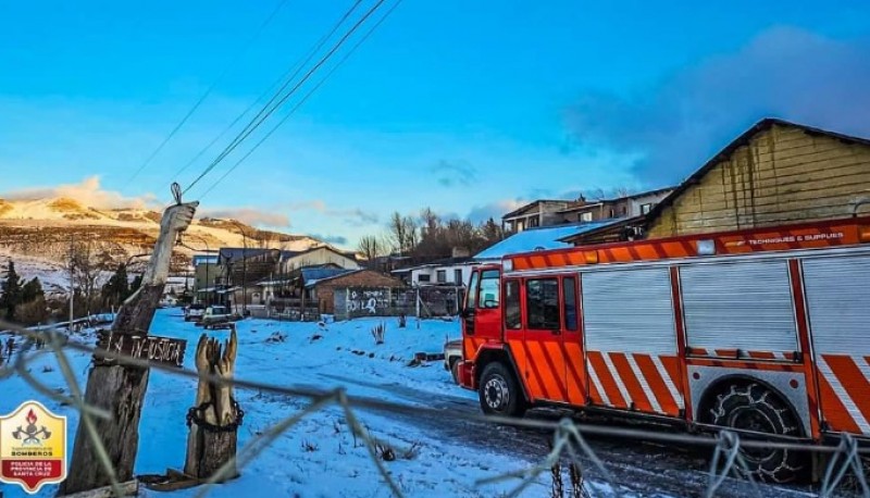 Bomberos sofocaron incendio sobre una carpintería 