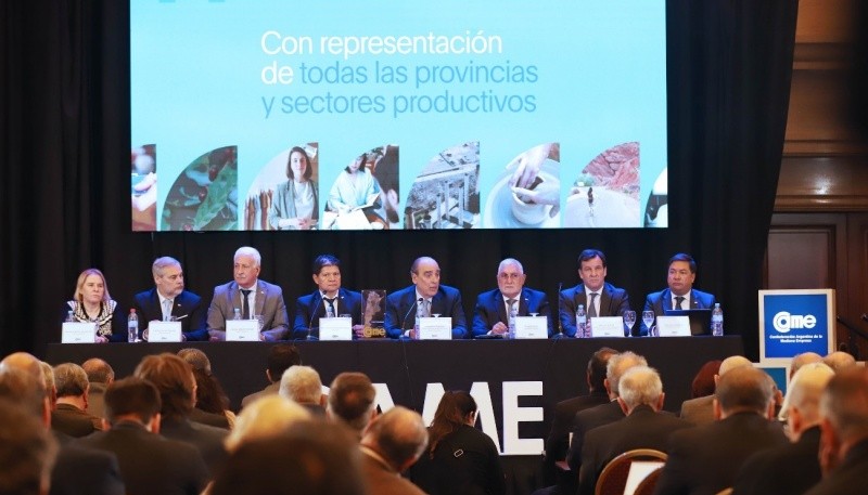 Alfredo González, Guillermo Francos, Marcos Ayerra y vicepresidentes y secretarios de CAME.