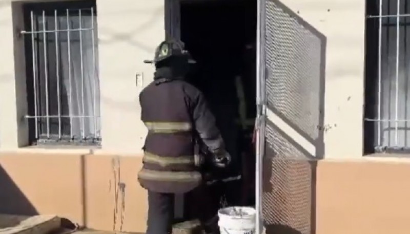 Bomberos sofocaron incendio sobre una vivienda