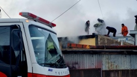 Un incendió consumió una casa de material ligero