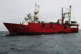 Chocaron dos barcos mientras pescaban langostinos