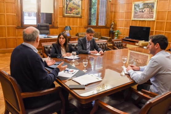 Roxana Reyes y Sergio Iraeta analizan medidas para fortalecer el sector productivo de Santa Cruz.