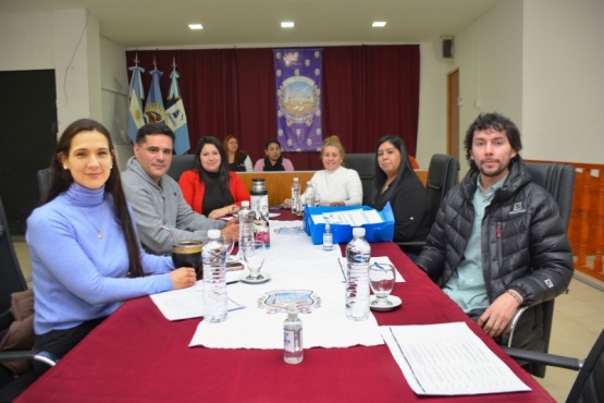 Concejales en la Comisión de Legislación General.