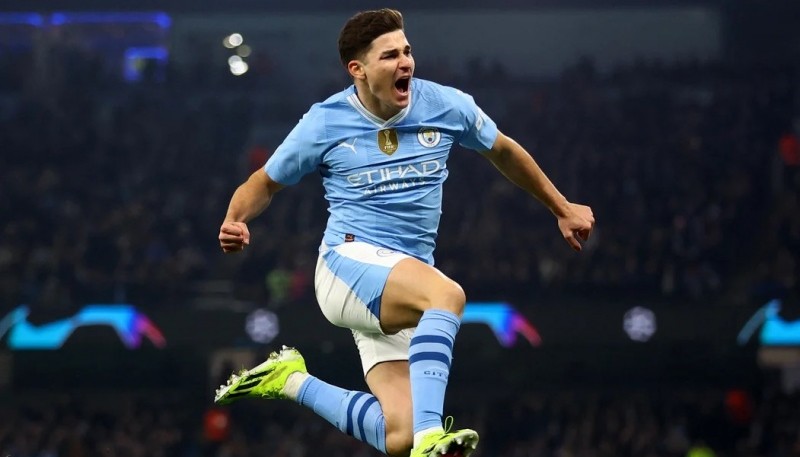 Julián Álvarez, del Manchester City, celebra el segundo gol Foto NA: REUTERS/Carl Recine