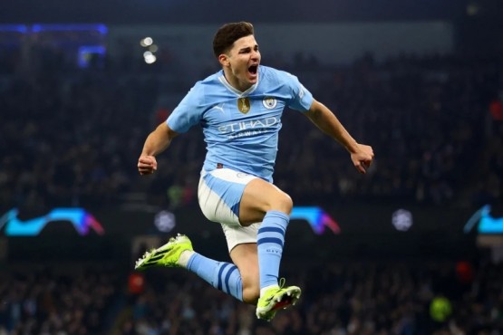 Julián Álvarez, del Manchester City, celebra el segundo gol Foto NA: REUTERS/Carl Recine