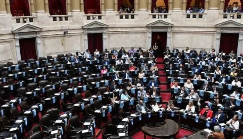 Diputados de LLA y el PRO buscan declarar la educación como 