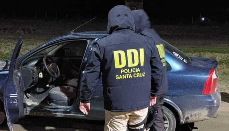 DDI secuestró droga y una camioneta por el delito de estafa, en un operativo de control vehicular en Tellier. (Alberto Quintanal)