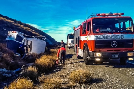 Perdió el control del vehículo y volcó