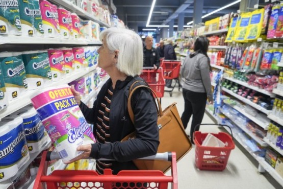 La inflación desaceleró al 4% en julio pero no logró perforar el piso que esperaba el Gobierno