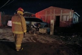 Perdió el control del auto y terminó contra un nicho de gas